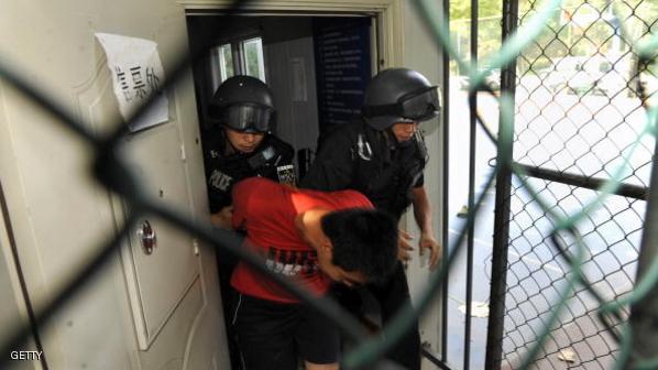 Chinese police "arrest" a suspect during