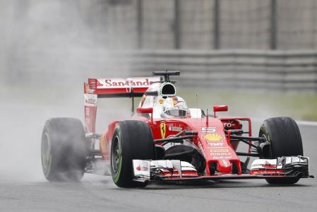 فيتل يتصدر التجارب الحرة الأخيرة لسباق الصين للسيارات