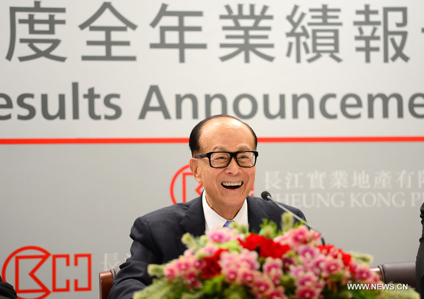 في الصورة الملتقطة 17 مارس 2016: لي كا شينغ في مؤتمر صحفي بعد الكشف عن حجم الأرباح البالغة 118.6 مليار دولار هونغ كونغي تقريبا لشركاته في 2015